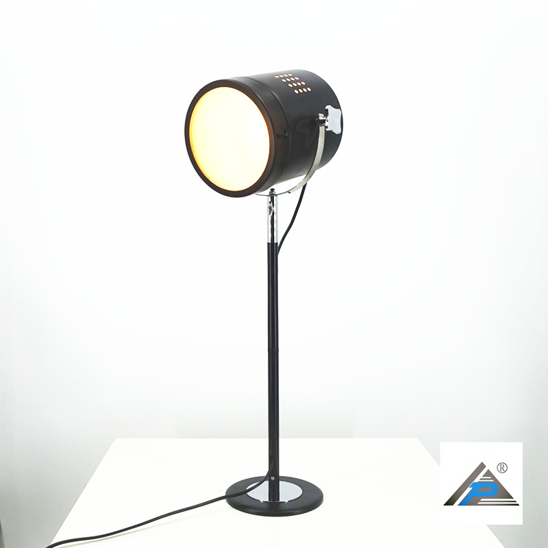 Retro Metal Shade Table Lamp for Hotel Decoration