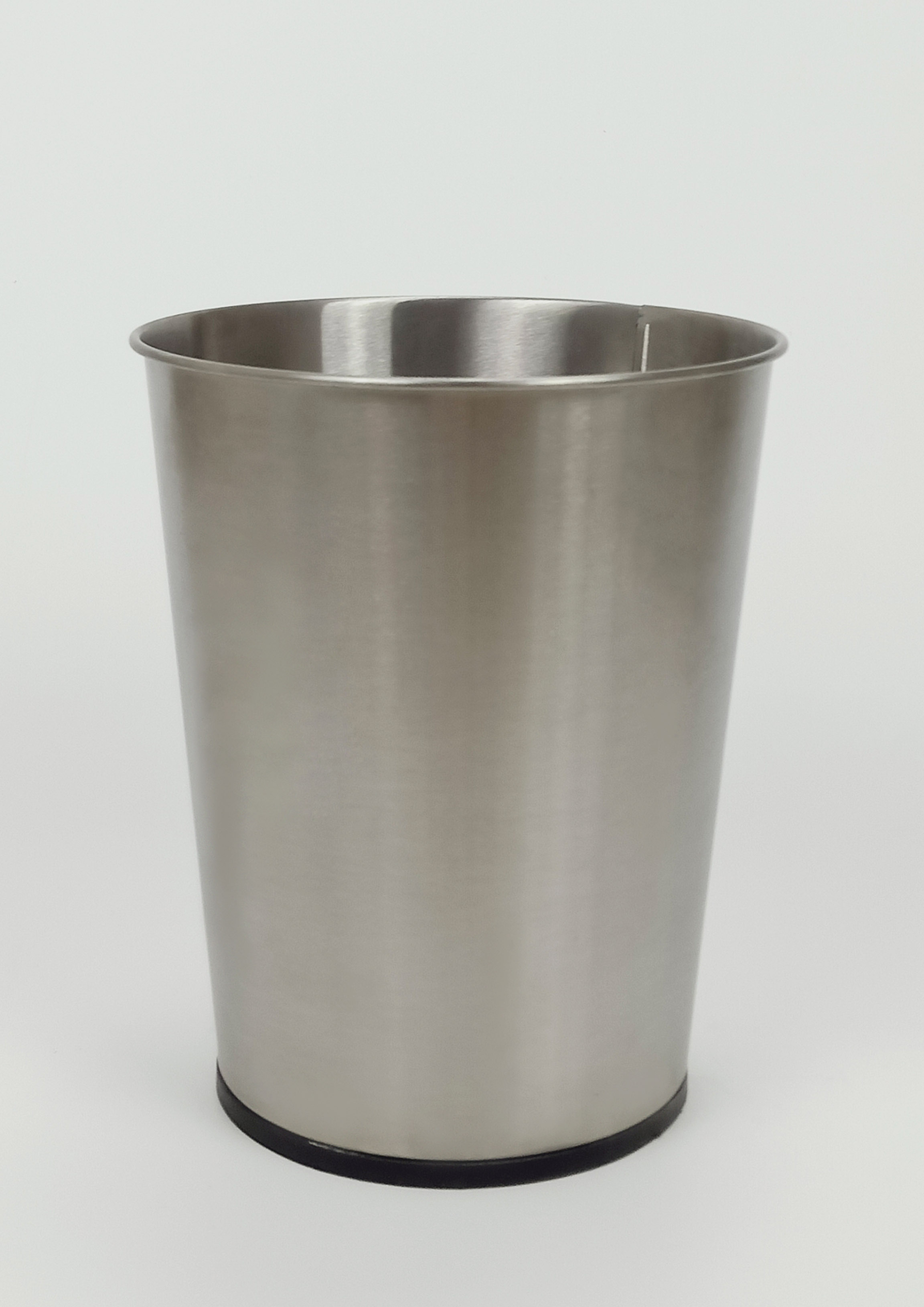 Garbage can