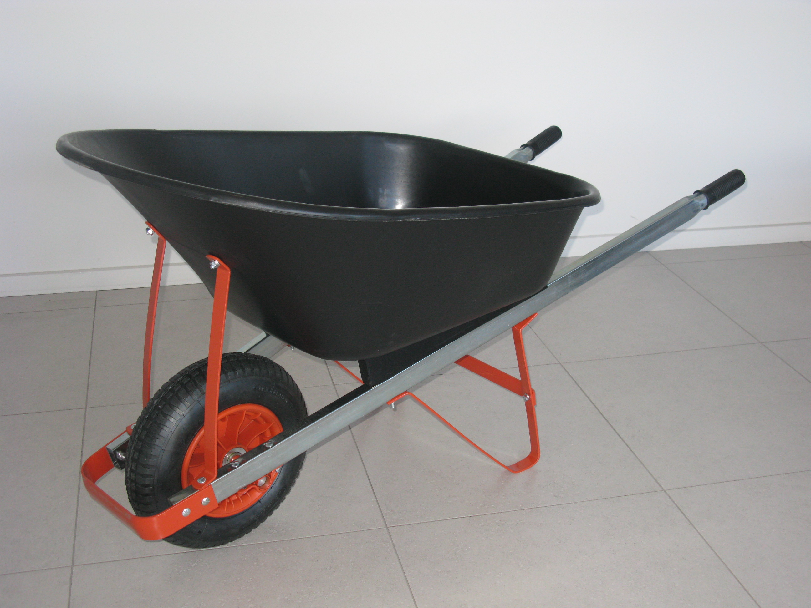 Aus heavy duty Wheel barrow