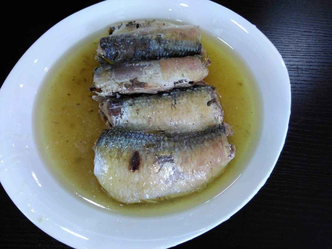 Canned sardines in oil