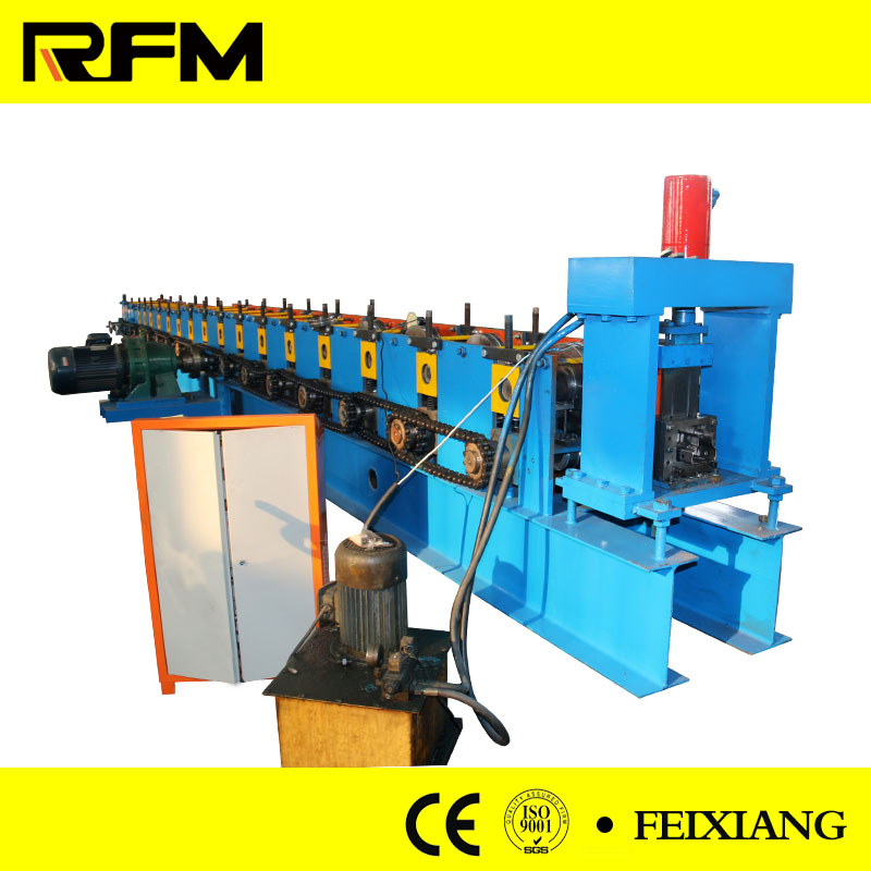 Upright pillar roll forming machine