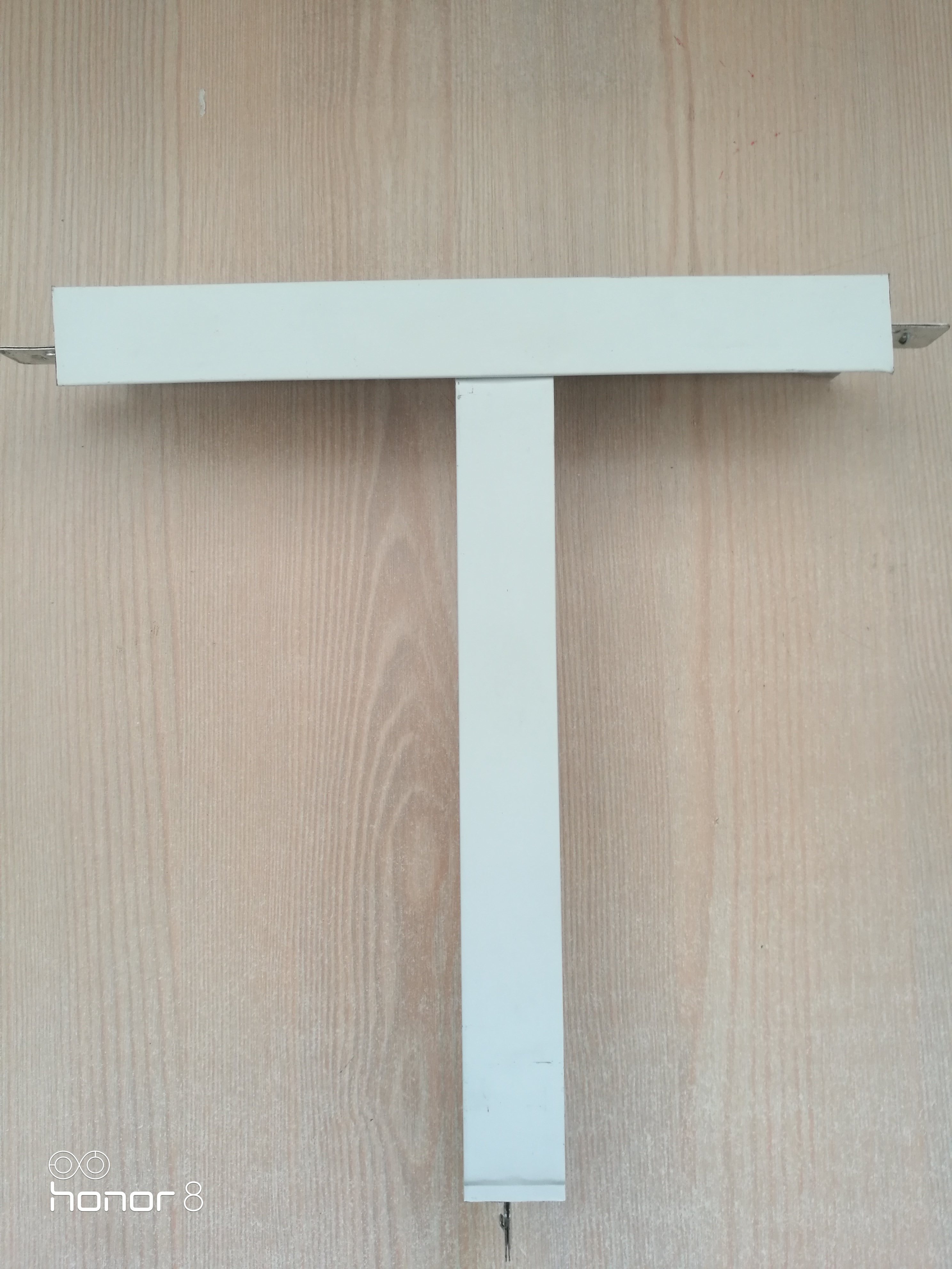 UNICORN FASTENERS CO LTD – mesa de comedor 2