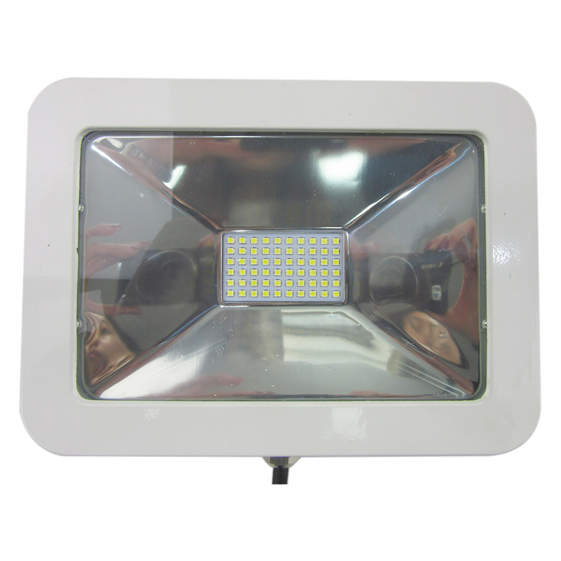 LED投光灯200W户外防水泛光隧道照明灯150W300W压铸超薄投光灯(复制)