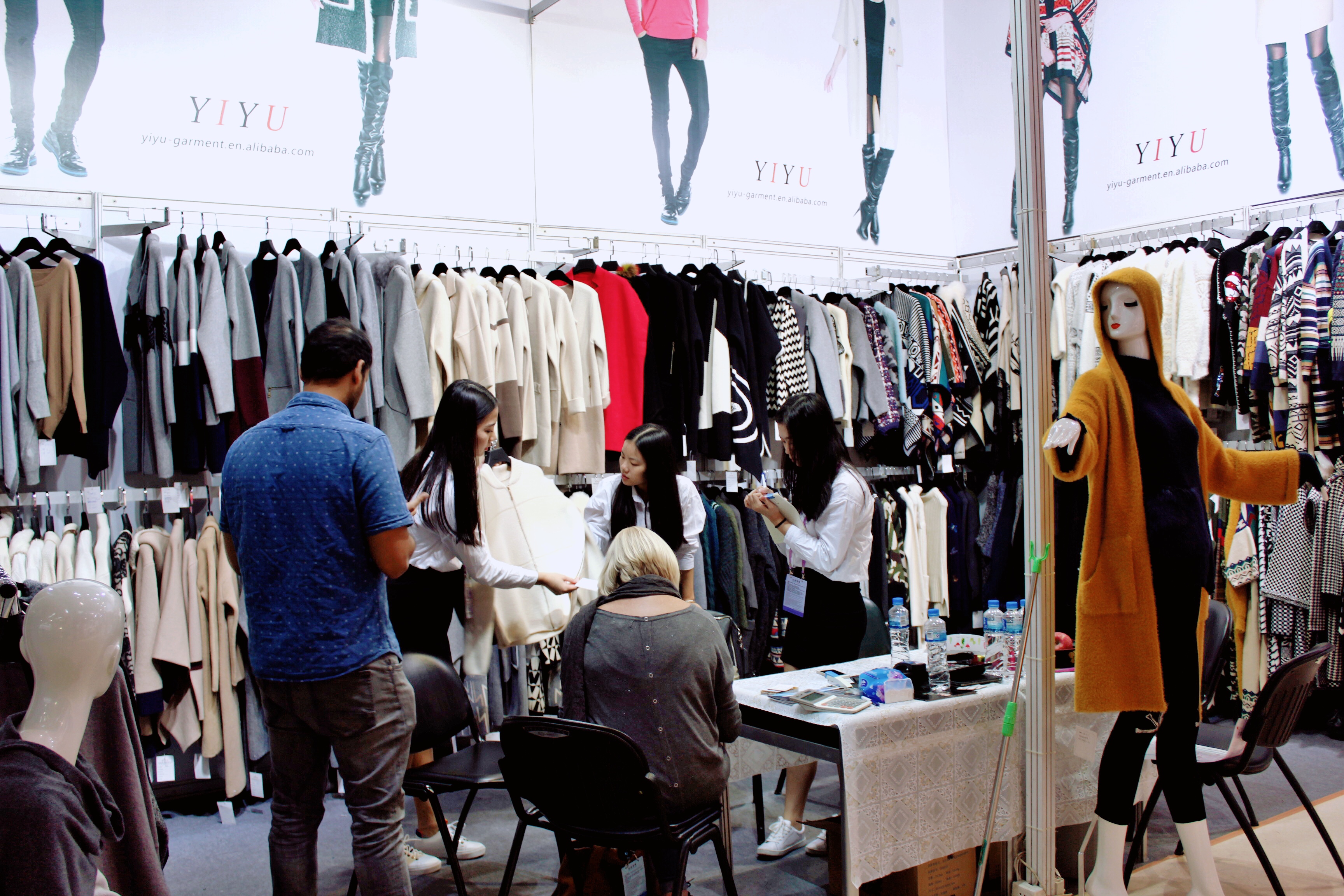Guangzhou Yiyu Clothing Co., Ltd. – Photos produits 2