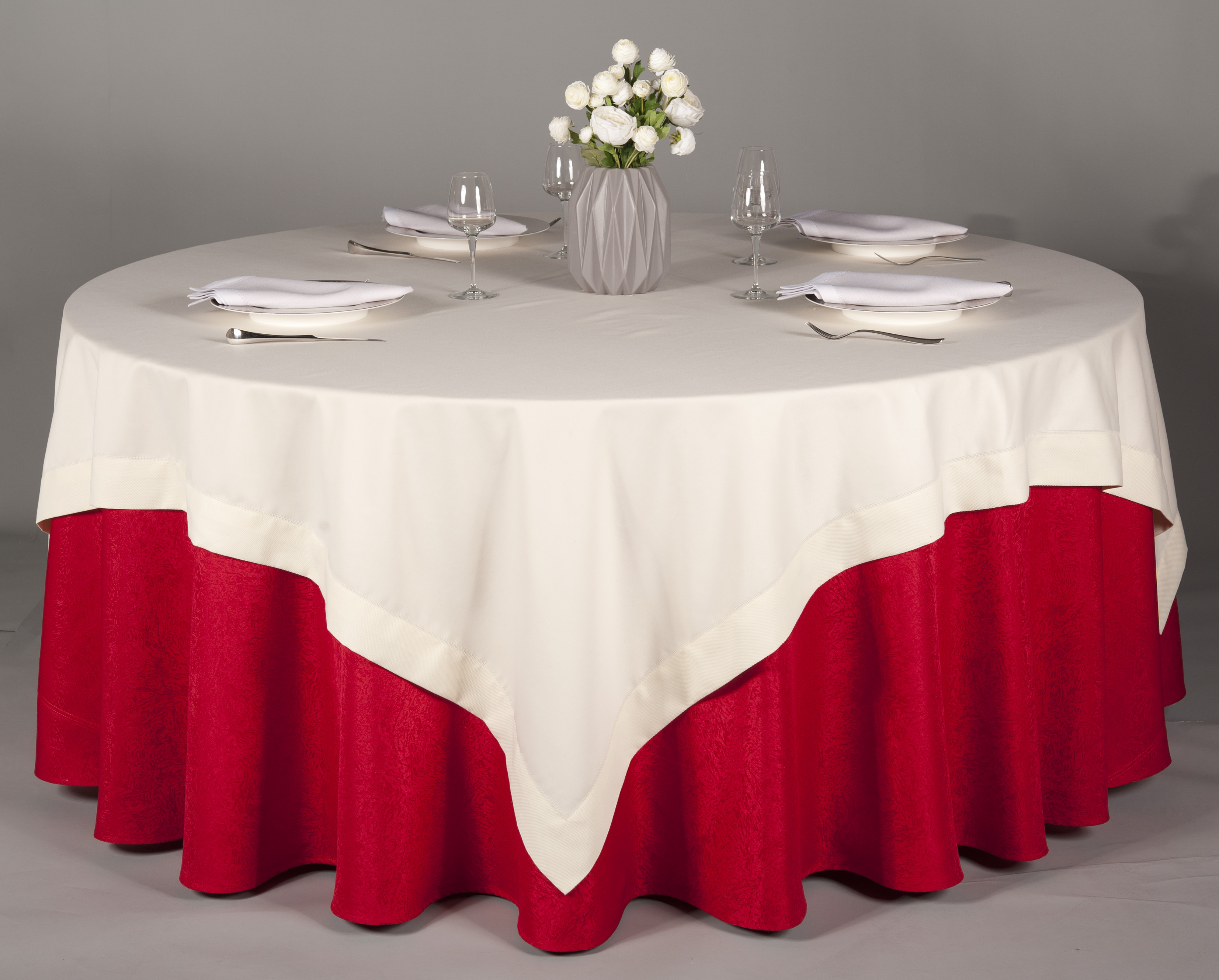 Cotton feel bordered table cloth
