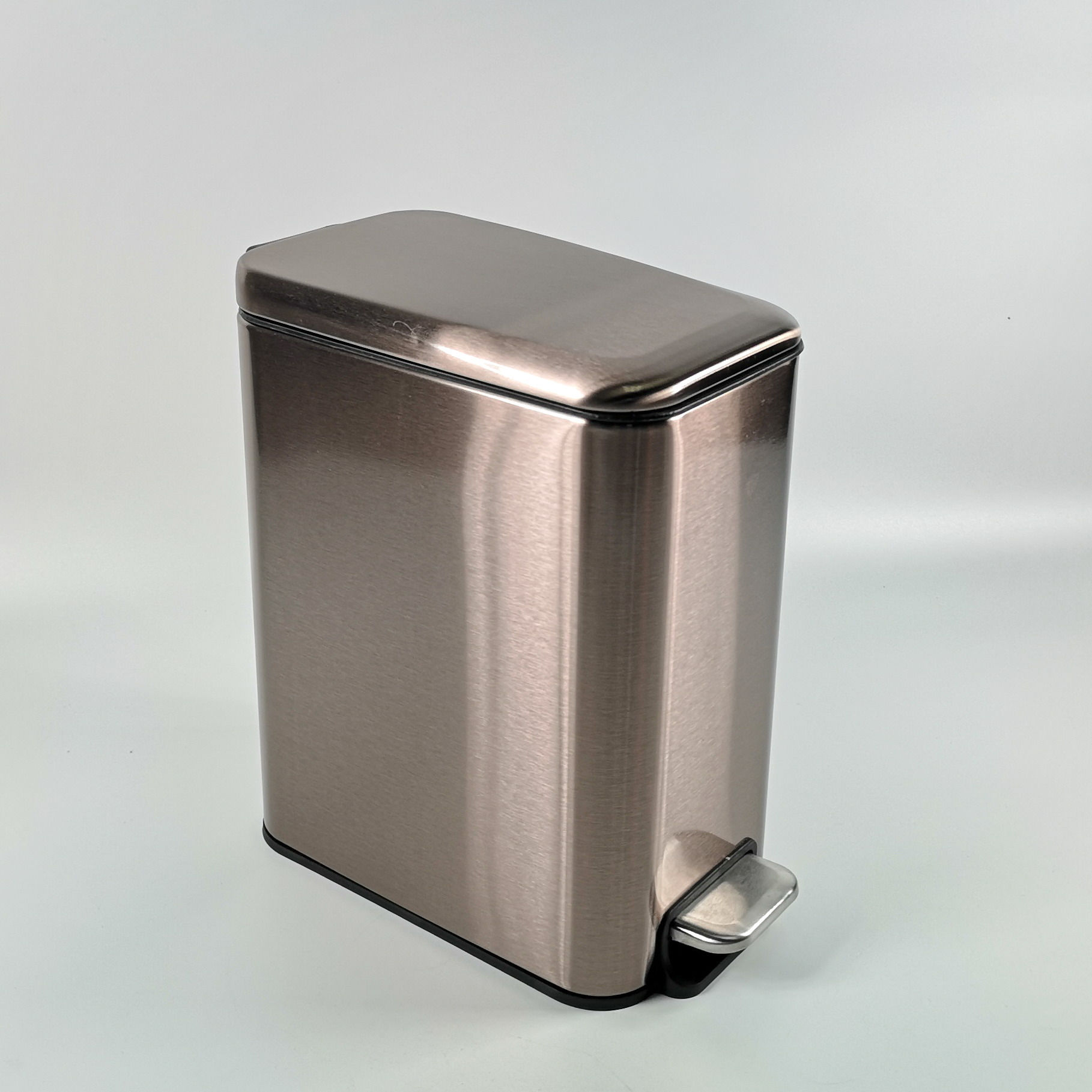 5L rectangular pedal bin with soft close