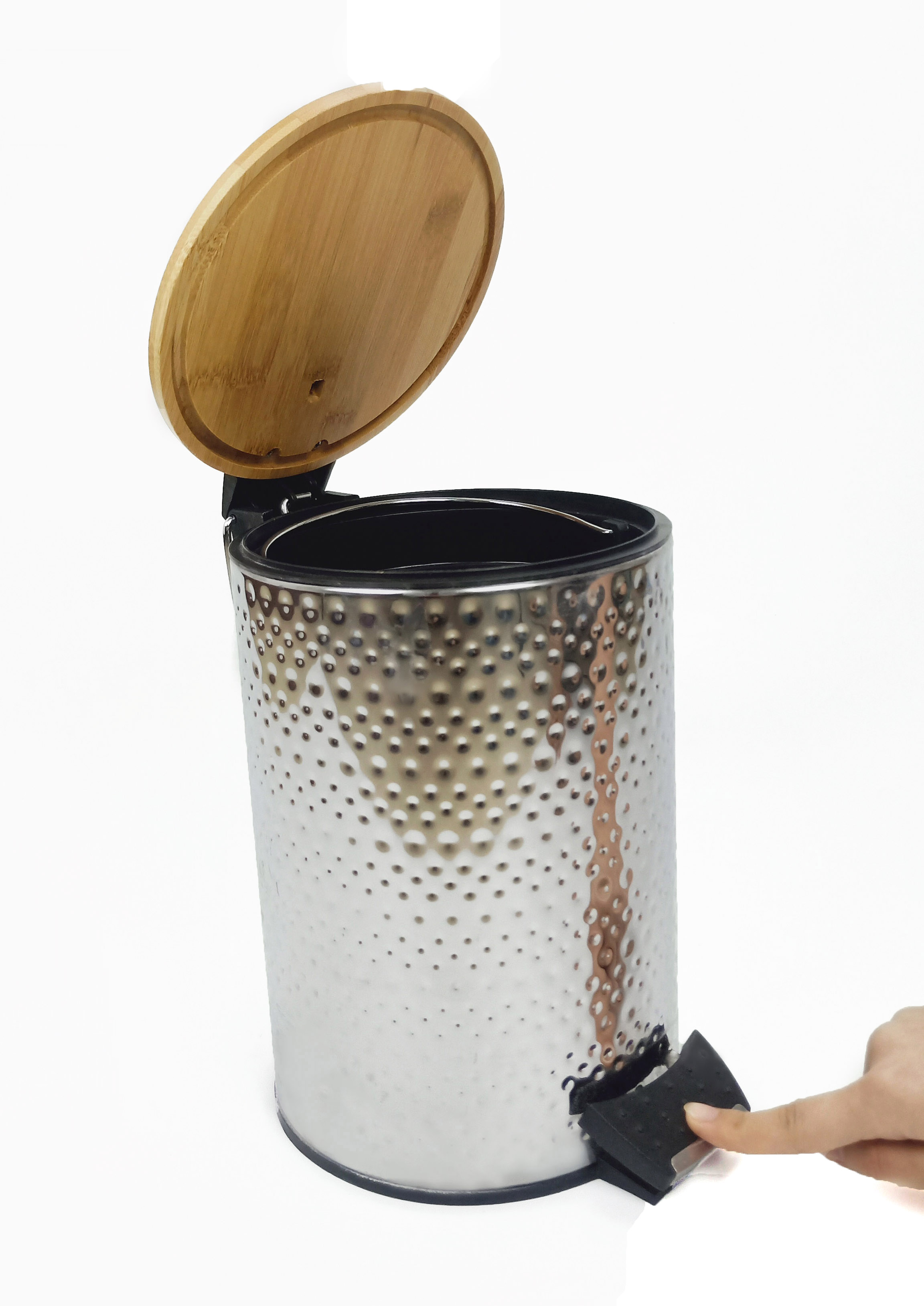 Garbage can