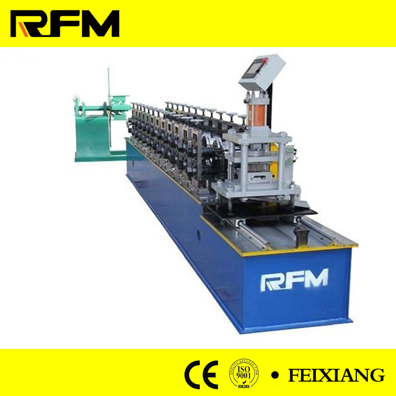 Shutter door roll forming machine