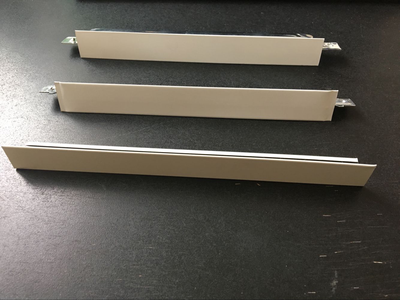UNICORN FASTENERS CO LTD – sofá de cuero 3