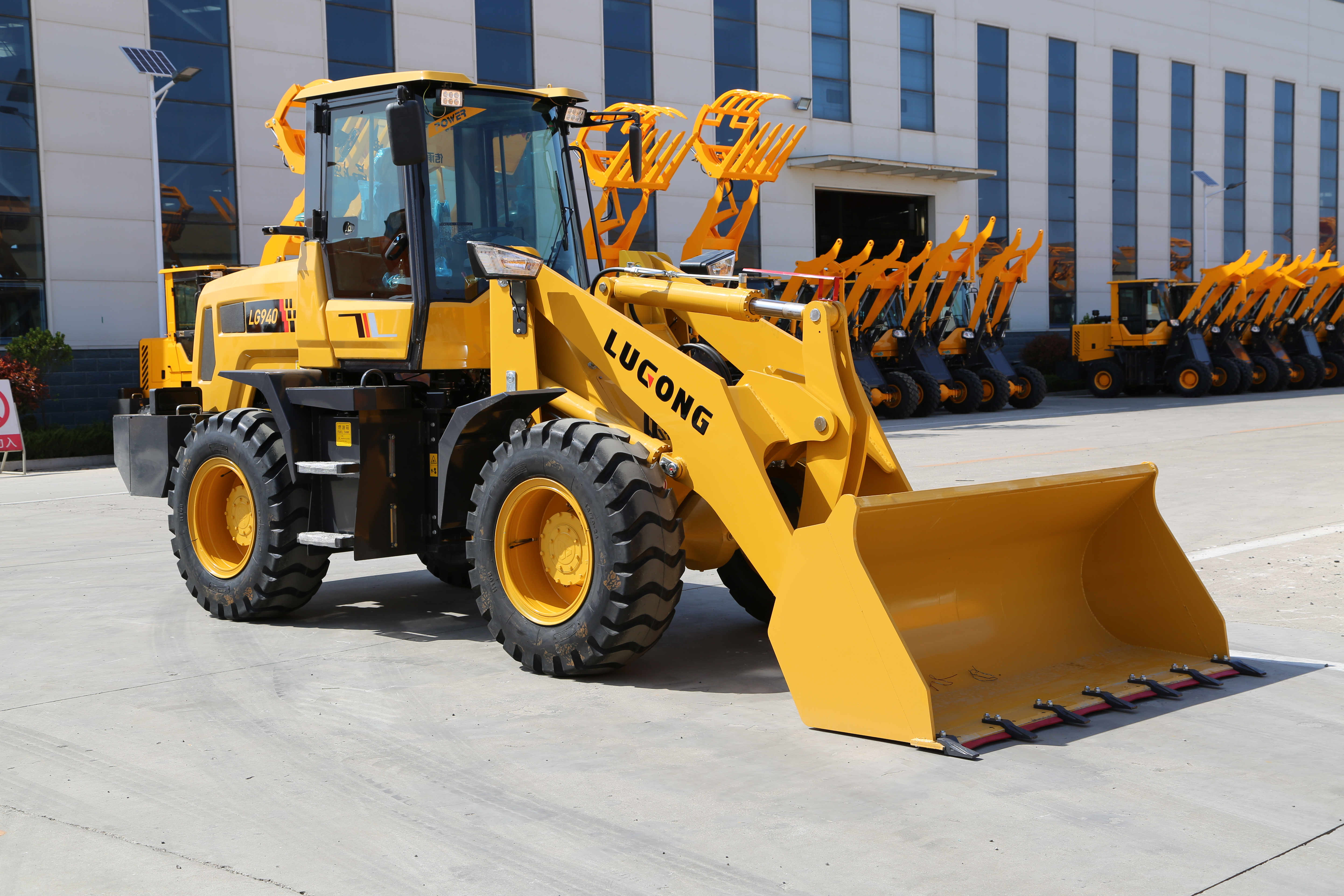 LUGONG LG940 small mini wheel loader hydraulic torque converter front end loaders for many use