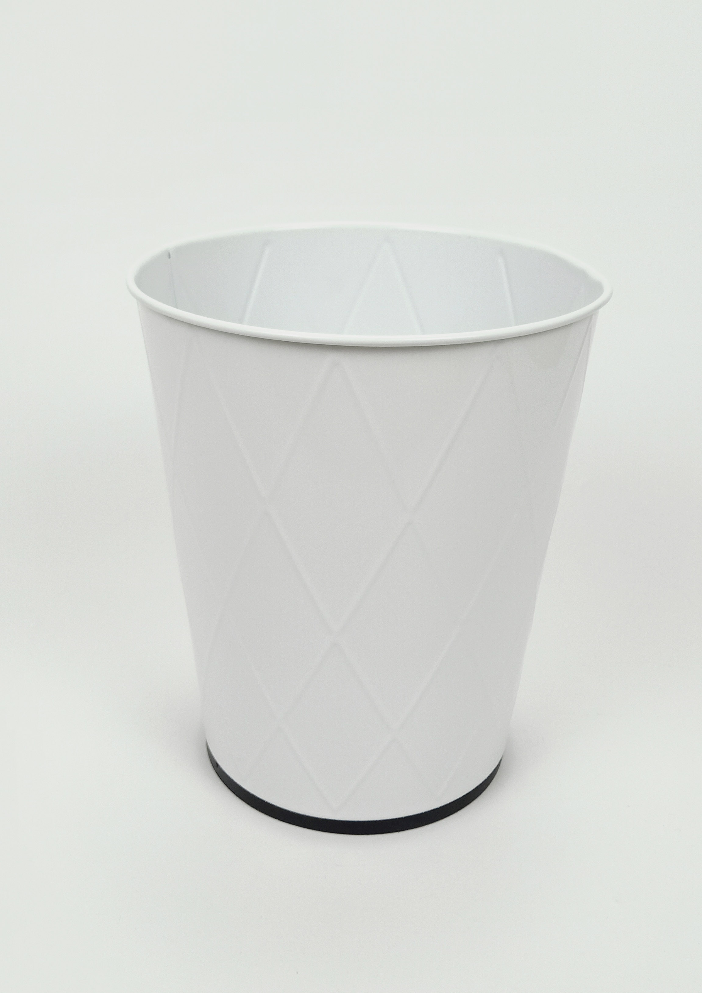 Garbage can