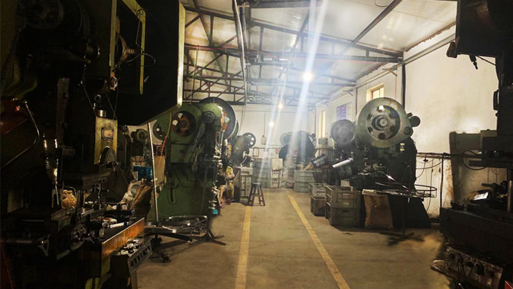 Hebei Dezhi Yu Hardware Products Co., Ltd. – 喉箍 1