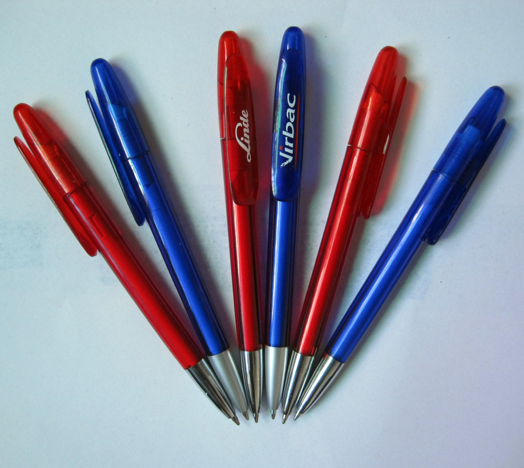 Plastic twist-action ball pen