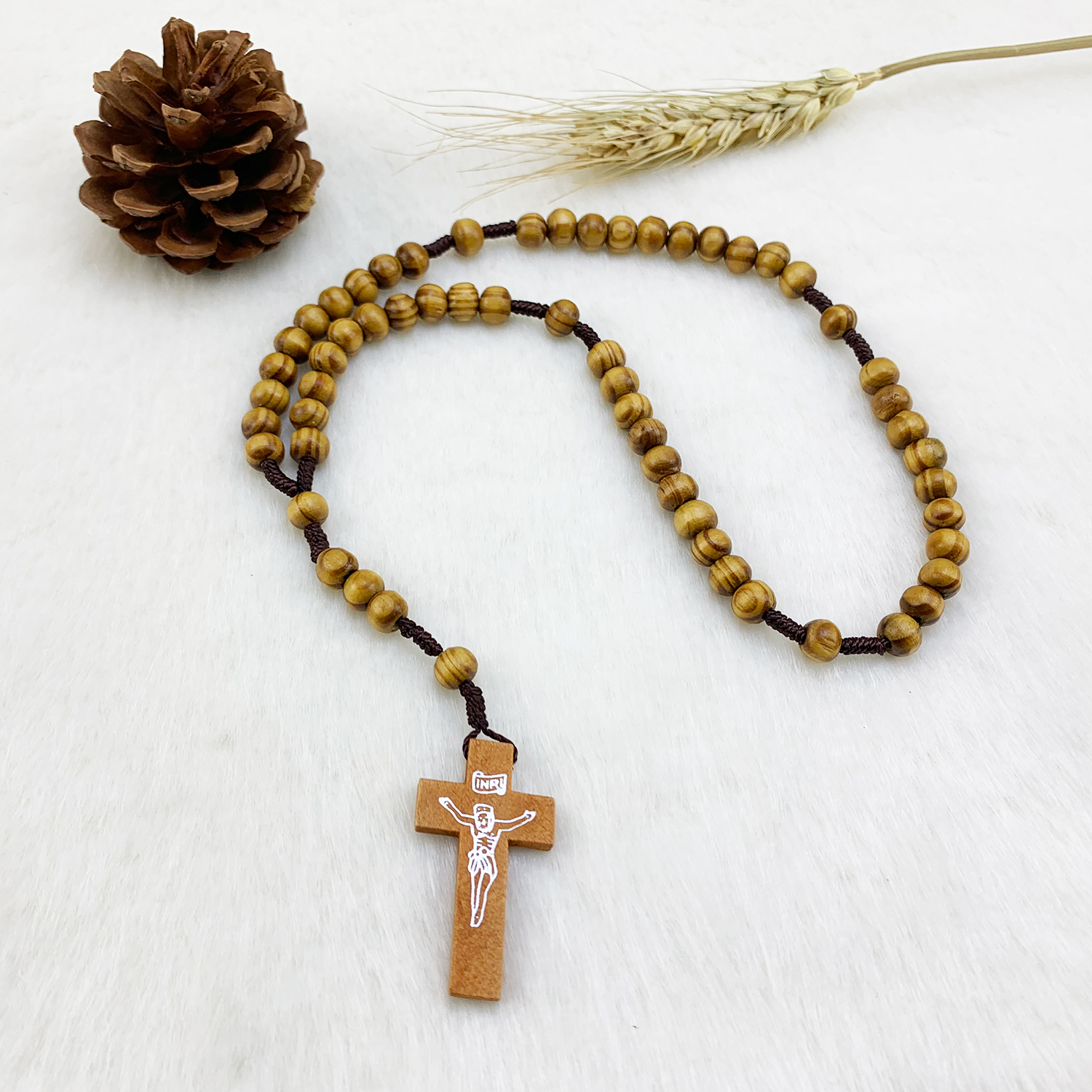 Factory Supplier Hot Sale Wholesale High Quality Handmade Religious 8mm Pine Wood Cord Rosary Necklace
